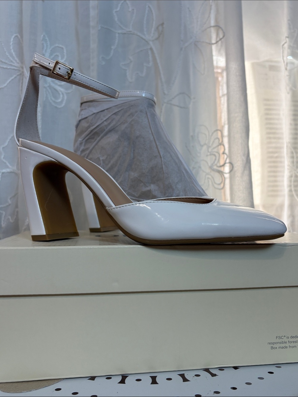 NIB NWT Women's White Patent Ankle-Strap Block Heel Pump size 10